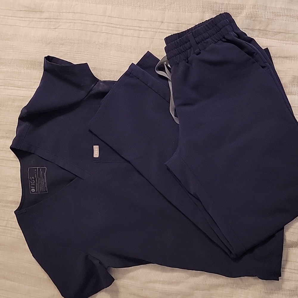 FIGS Navy Scrub set